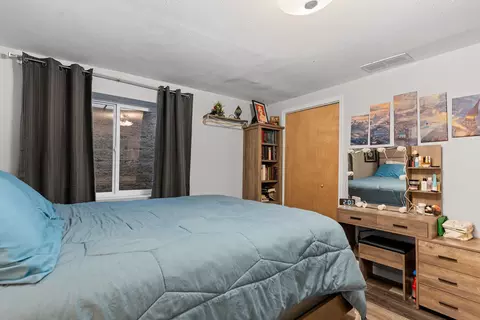 Bedroom - 1632 W Cloverdale Dr, Appleton, WI 54914 photo 10 of 12