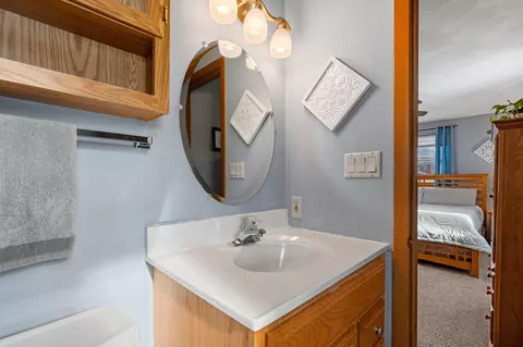 Bath - 1632 W Cloverdale Dr, Appleton, WI 54914 photo 2 of 6