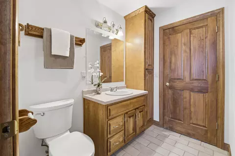 Bath - 321 E Apple Creek Rd, Appleton, WI 54913 photo 6 of 7