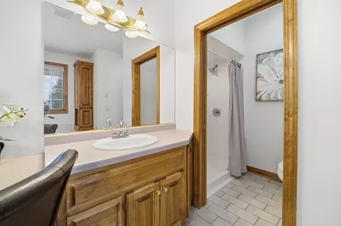 Bath - 321 E Apple Creek Rd, Appleton, WI 54913 photo 4 of 7