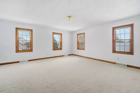 Bedroom - 321 E Apple Creek Rd, Appleton, WI 54913 photo 9 of 10