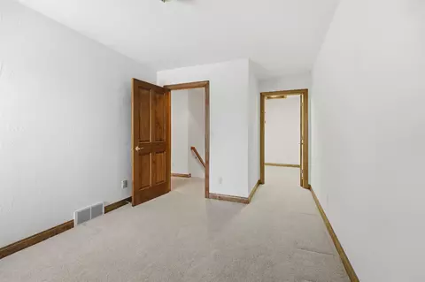 Bedroom - 321 E Apple Creek Rd, Appleton, WI 54913 photo 6 of 10