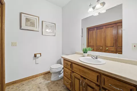 Bath - 321 E Apple Creek Rd, Appleton, WI 54913 photo 1 of 7