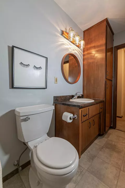 Bath - 720 S Westhaven Pl #F, Appleton, WI 54914 photo 4 of 4