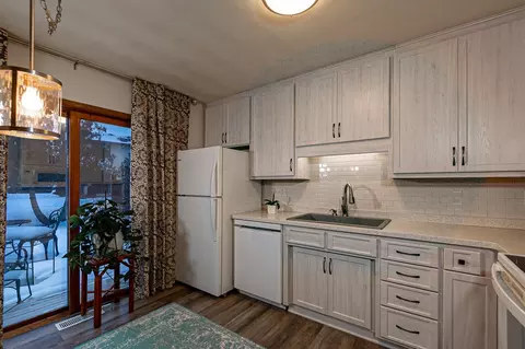 Kitchen - 720 S Westhaven Pl #F, Appleton, WI 54914 photo 1 of 4