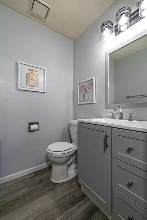 Bath - 720 S Westhaven Pl #F, Appleton, WI 54914 photo 1 of 4