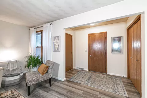 Entry Way - 720 S Westhaven Pl #F, Appleton, WI 54914 photo 1 of 1