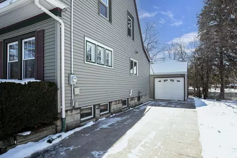 Exterior - 821 W Prospect Ave, Appleton, WI 54915 photo 4 of 7