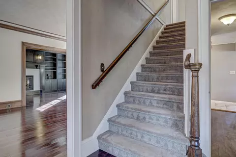 Entry Way - 821 W Prospect Ave, Appleton, WI 54915 photo 2 of 4