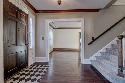 Entry Way - 821 W Prospect Ave, Appleton, WI 54915 photo 1 of 4