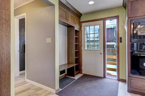 Entry Way - 821 W Prospect Ave, Appleton, WI 54915 photo 3 of 4