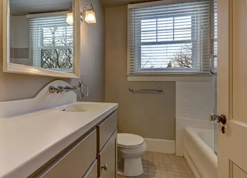 Bath - 821 W Prospect Ave, Appleton, WI 54915 photo 2 of 4