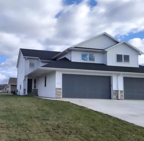 1574 Pond View Dr, Neenah, WI 54956