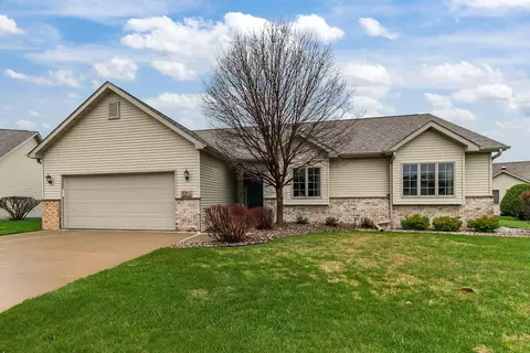 525 W Wayfarer Ct, Appleton, WI 54913