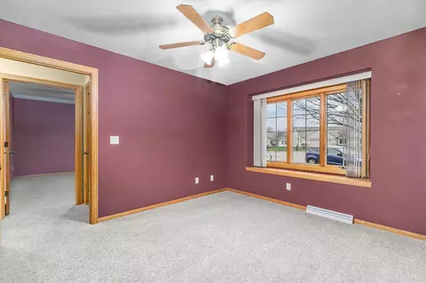 Bedroom - 525 W Wayfarer Ct, Appleton, WI 54913 photo 3 of 8