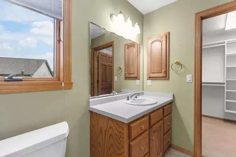 Bath - 525 W Wayfarer Ct, Appleton, WI 54913 photo 1 of 2