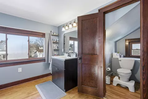 Bath - 1314 N Harriman St, Appleton, WI 54911 photo 2 of 3