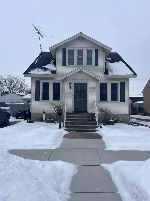 1613 17th Ave, Menominee, MI 49858