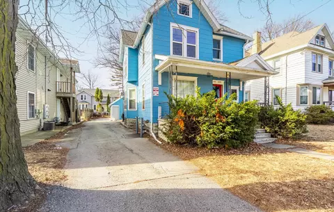 907 Jackson St, Oshkosh, WI 54901