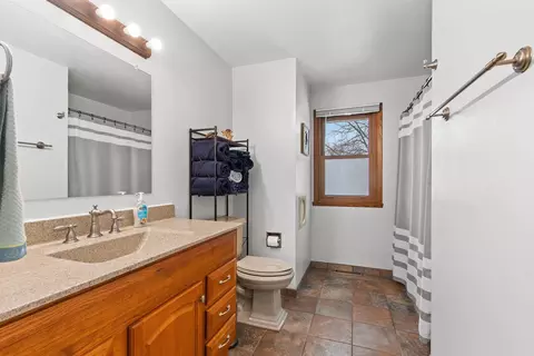Bath - 2519 S Eric Dr, Appleton, WI 54915 photo 1 of 2