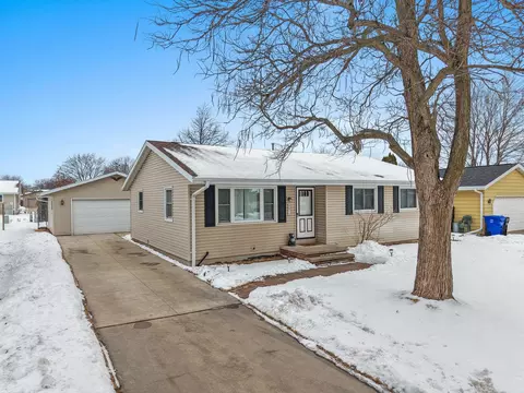 Exterior - 2519 S Eric Dr, Appleton, WI 54915 photo 13 of 15