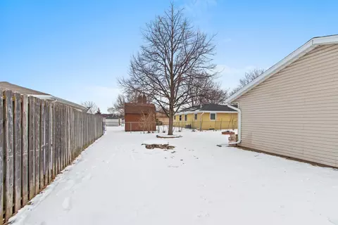 Exterior - 2519 S Eric Dr, Appleton, WI 54915 photo 12 of 15