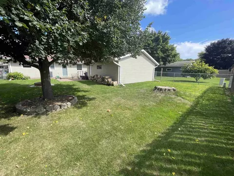 Exterior - 2519 S Eric Dr, Appleton, WI 54915 photo 9 of 15