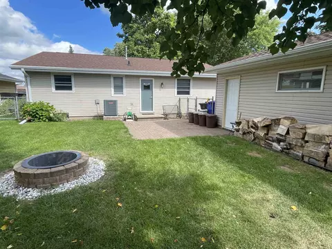 Exterior - 2519 S Eric Dr, Appleton, WI 54915 photo 6 of 15