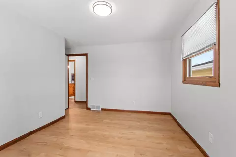 Bedroom - 2519 S Eric Dr, Appleton, WI 54915 photo 6 of 6