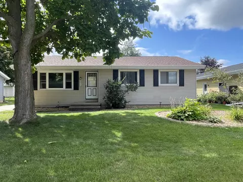 Exterior - 2519 S Eric Dr, Appleton, WI 54915 photo 2 of 15