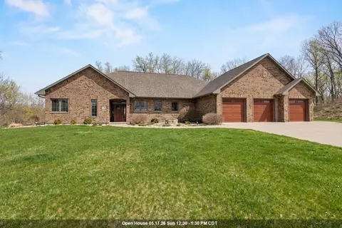 272 Lost Ridge Ct, Green Bay, WI 54302
