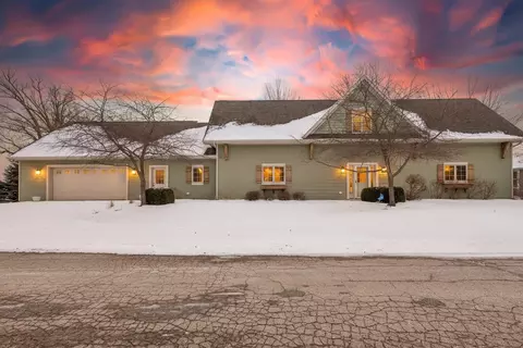 4882 S Bayshore Ln, Oconto, WI 54153