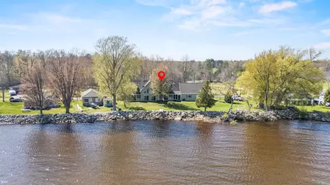 4882 S Bayshore Ln, Oconto, WI 54153