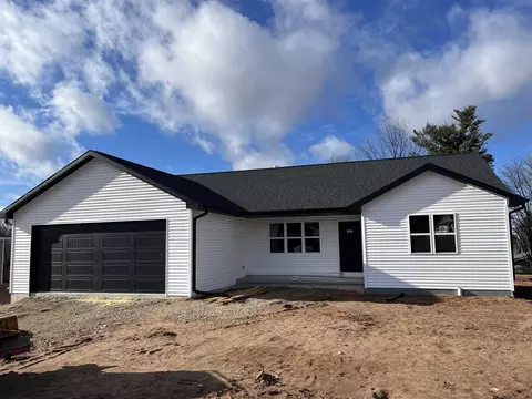 1927 Southland Ln, New London, WI 54961