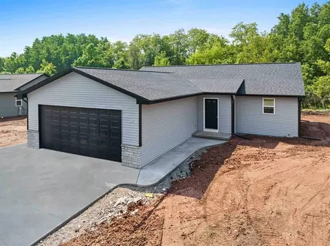1910 Southland Ln, New London, WI 54961