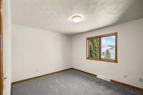 Bedroom - w3127 Glenbrooke Court, Appleton, WI 54915 photo 6 of 7