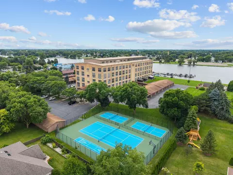 1545 Arboretum Dr #327, Oshkosh, WI 54901