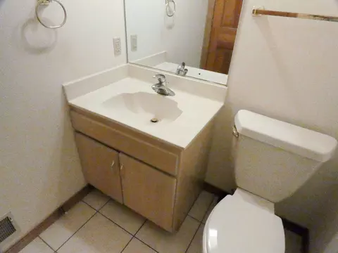 Bath - 125 E Wayfarer Ln, Appleton, WI 54913 photo 2 of 6