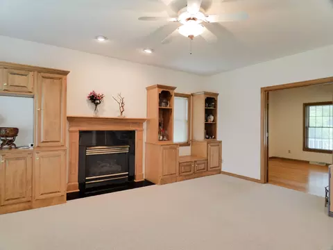 Living - 125 E Wayfarer Ln, Appleton, WI 54913 photo 2 of 4