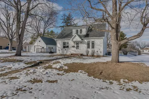 351 E Scott St, Omro, WI 54963