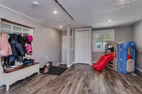 Entry Way - 351 E Scott St, Omro, WI 54963 photo 4 of 4
