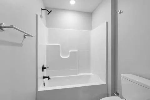 Bath - 431 Scott St, Ripon, WI 54971 photo 5 of 5