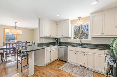 n9639 Crystal Court, Appleton, WI 54915 photo 4