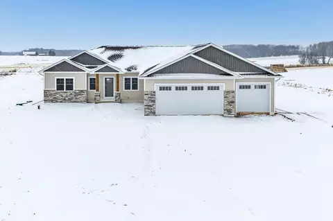 3772 Evelyn Rose Ln, Suamico, WI 54313
