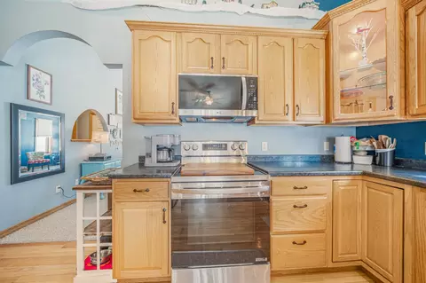 Kitchen - 1821 E Sylvan Ave, Appleton, WI 54915 photo 3 of 4