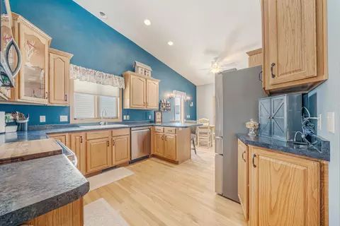 Kitchen - 1821 E Sylvan Ave, Appleton, WI 54915 photo 2 of 4