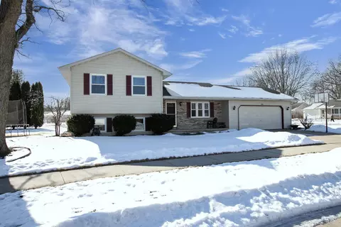 1390 Timothy Trl, Oshkosh, WI 54904