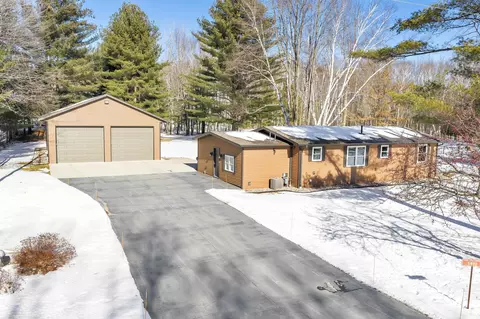 5990 Allen Rd, Little Suamico, WI 54141