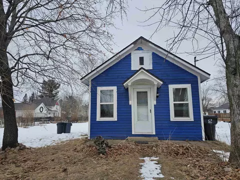 510 E Alfred St, Weyauwega, WI 54983