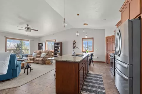 Kitchen - 2362 E Plank Cir #D, Appleton, WI 54915 photo 7 of 10